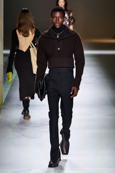 Look 17